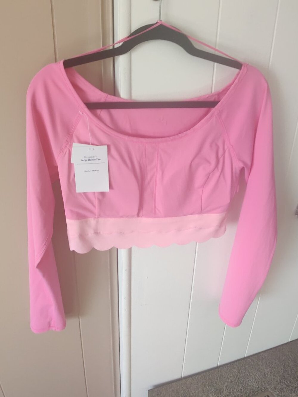 NWT joylab scalloped cropped long sleeve workout top - Picture 8 of 10